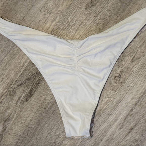 Cute White Crocheted Bikini with Scrunch Back Bottom - Size XL - Worn Once - Picture 8 of 10